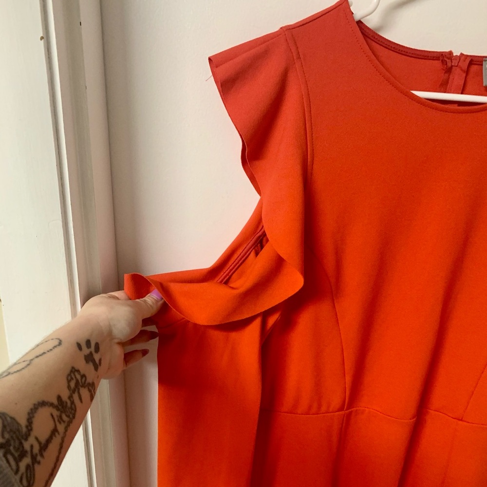 New 🌟 Vibrant ASOS Cold-Shoulder Ruffle Dress - Picture 2 of 4